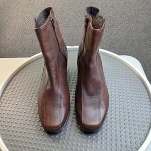 Clarks Artisan Brown Leather Ankle Boots Size 10 Comfort Side Zip Booties